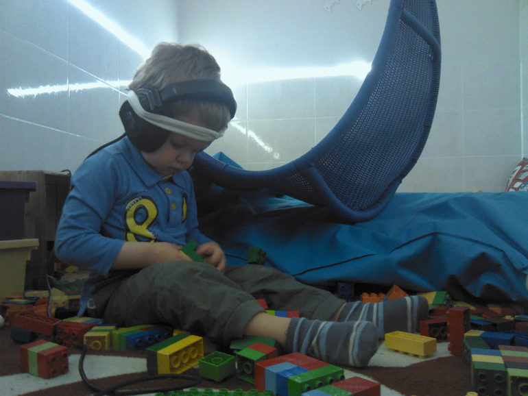 Томатис-терапия в Атлантисе. Фото с нашего 1 курса.