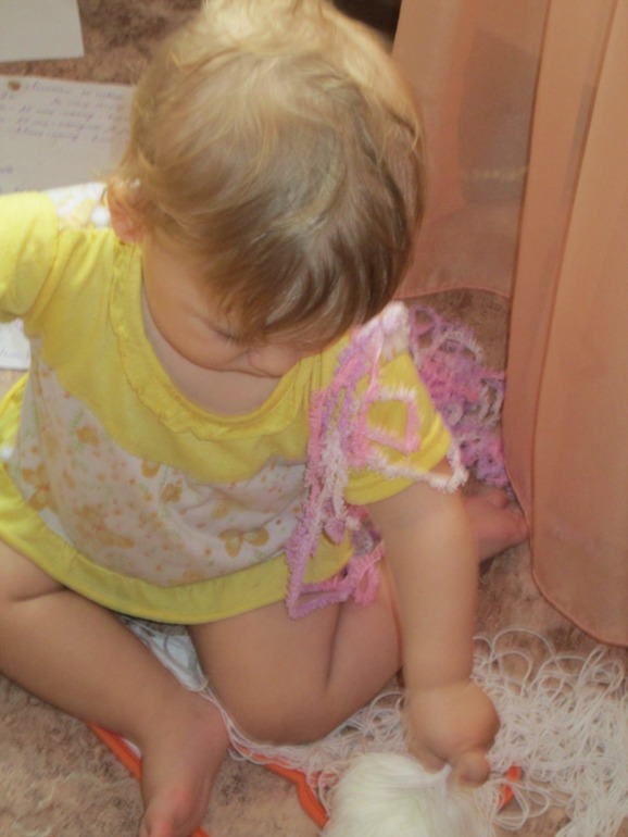 Решила моя красотуля-младший мне помочь!)))