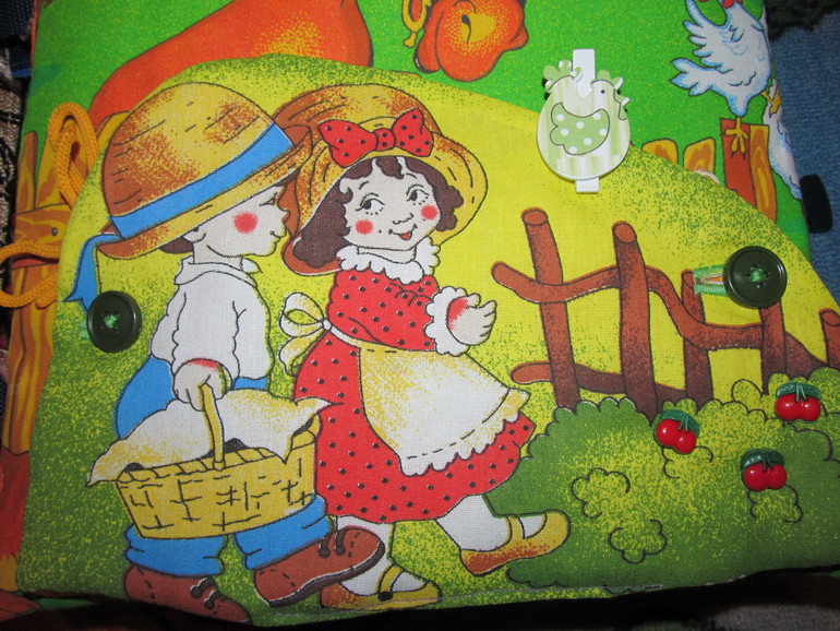 3 развивающие книжки.