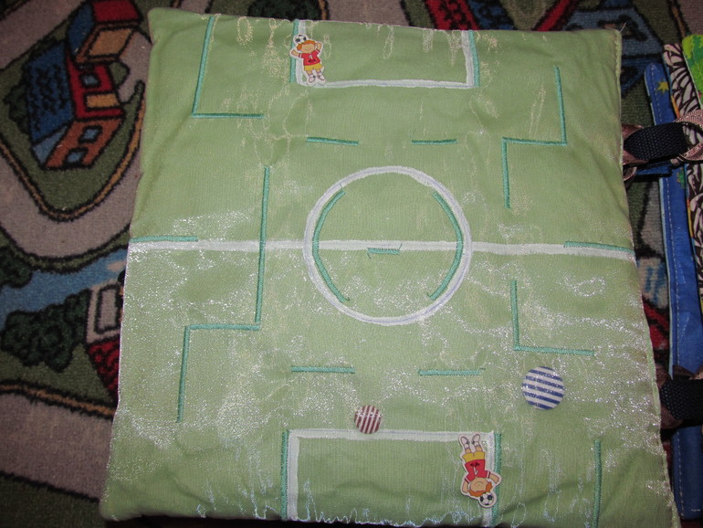 3 развивающие книжки.