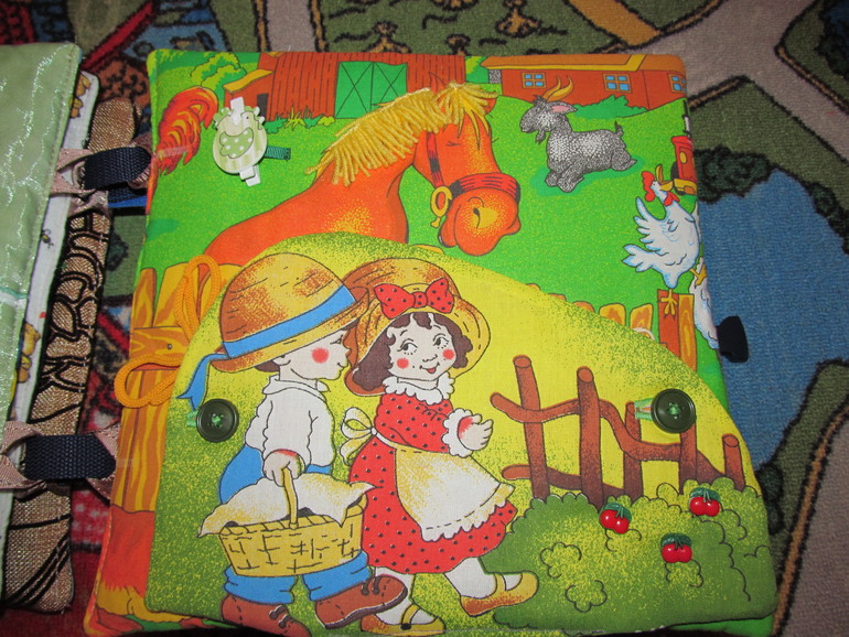 3 развивающие книжки.