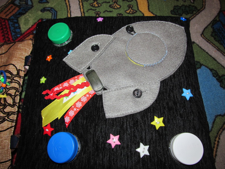 3 развивающие книжки.