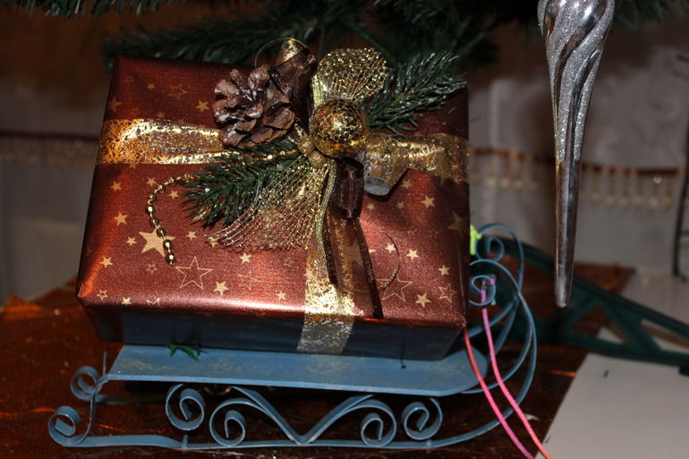 Упаковка подарков)))