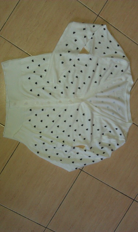 В наличии! Кофточка с сердечками на пуговичках - 450руб.