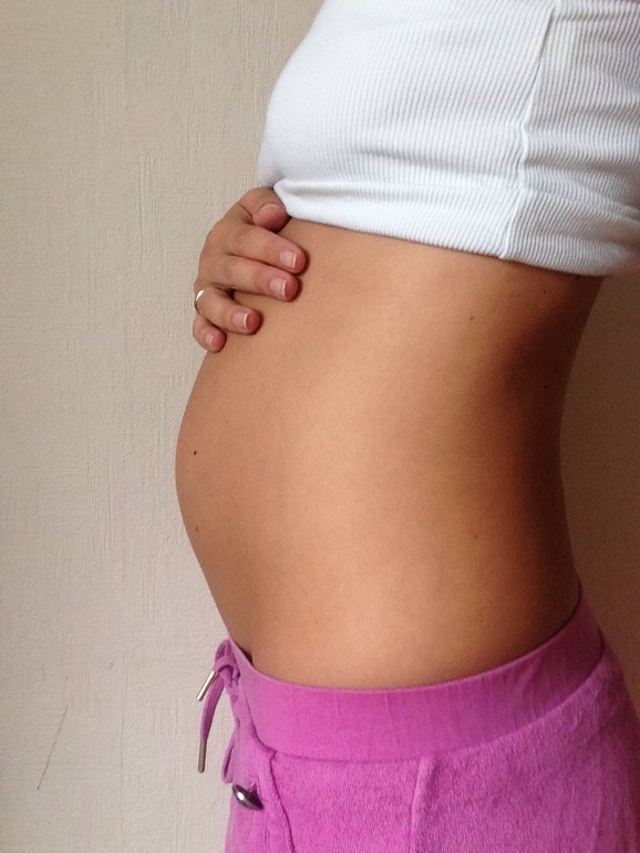 16 недель 3 5. Живот. Zivot 4 mesyace beremennosti. Беременные живот на 4 месяце. Живот на 5 месяце беременности.