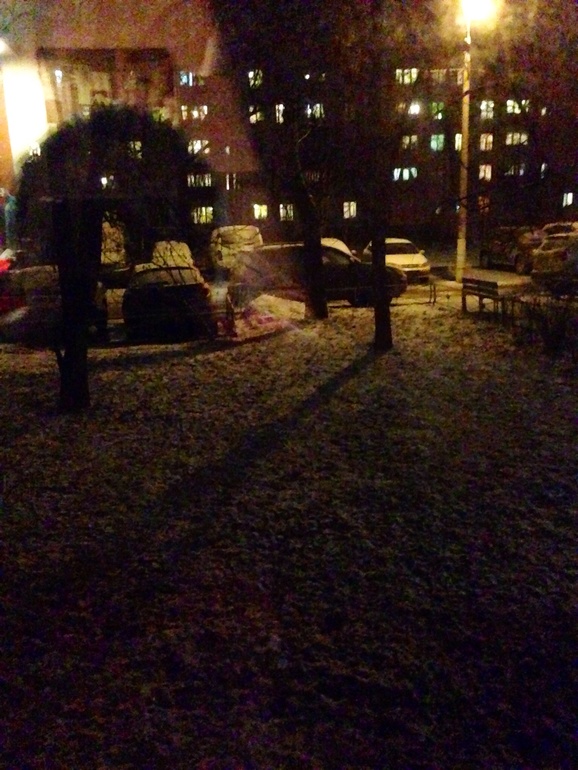 А у нас снег идет!)))