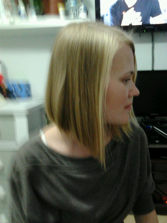 подстриглась