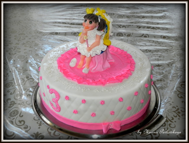 А теперь мастичный тортик доче на 3 года)))