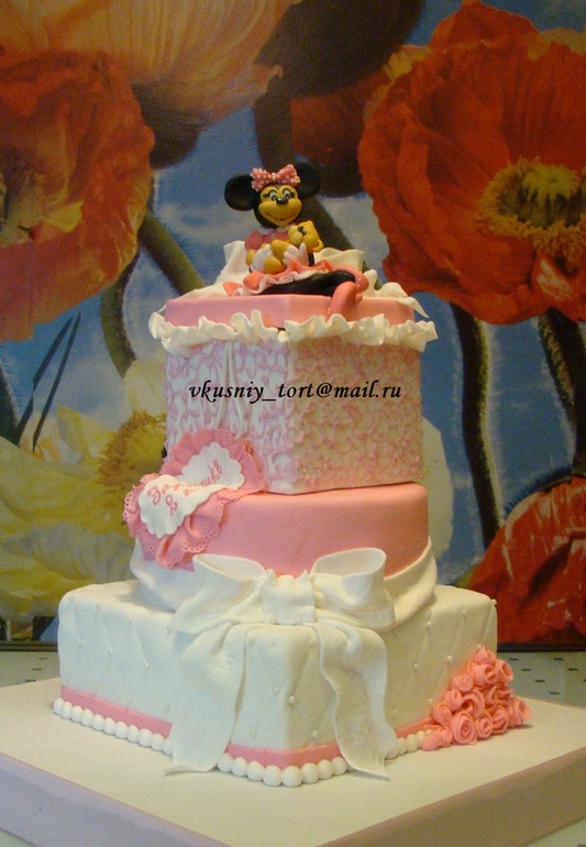 3-х ярусный тортик с Минни Маус.