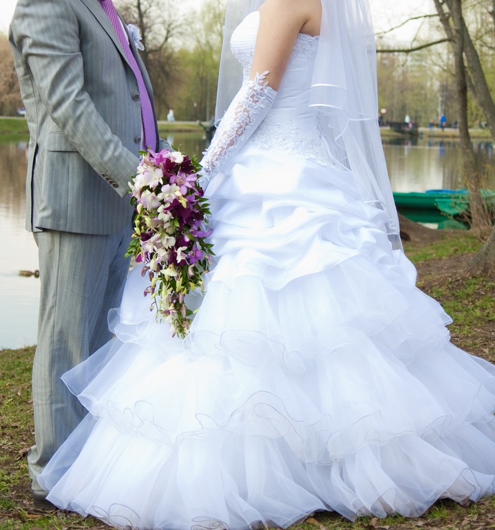 СРОЧНО 8000р. Продам свадебное платье 46-50р.