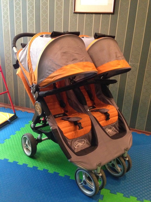 Продаю Baby Jogger City Mini Double