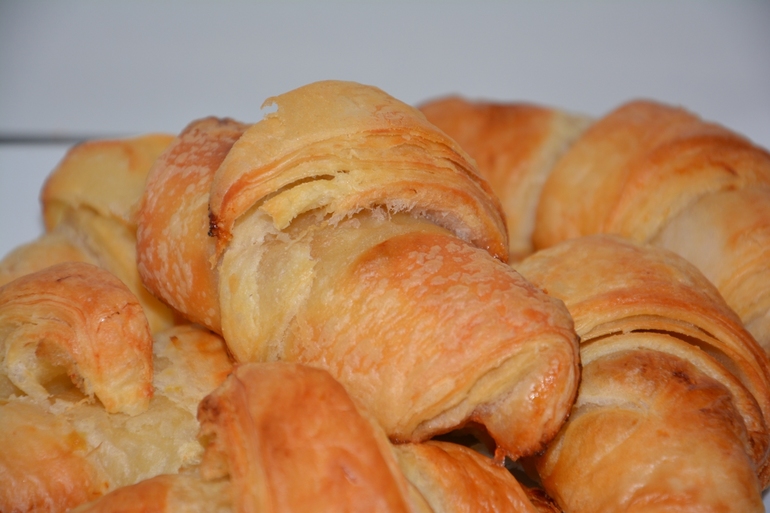 Круасаны из бездрожжевого слоеного теста