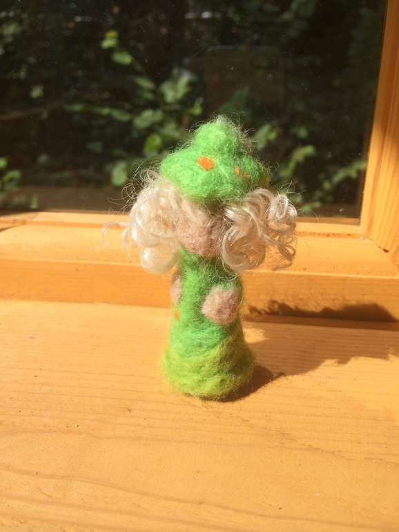 Детские работы из шерсти.