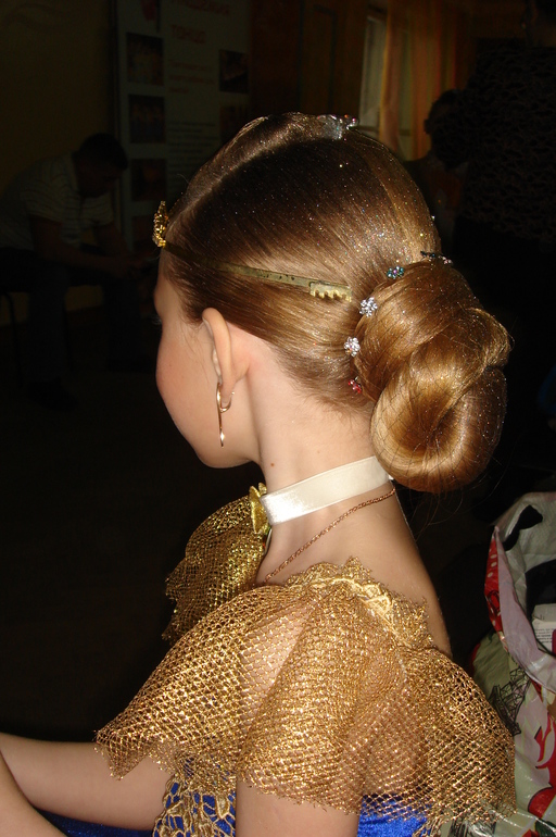 Любитель профессионал, не парикмахер.