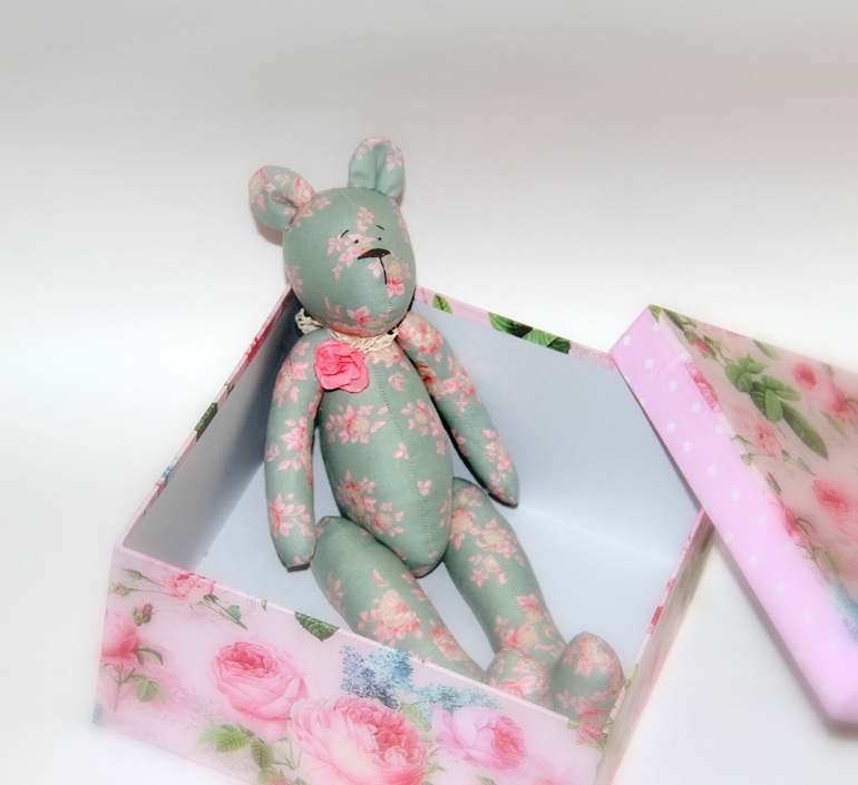 Мишка в розочках