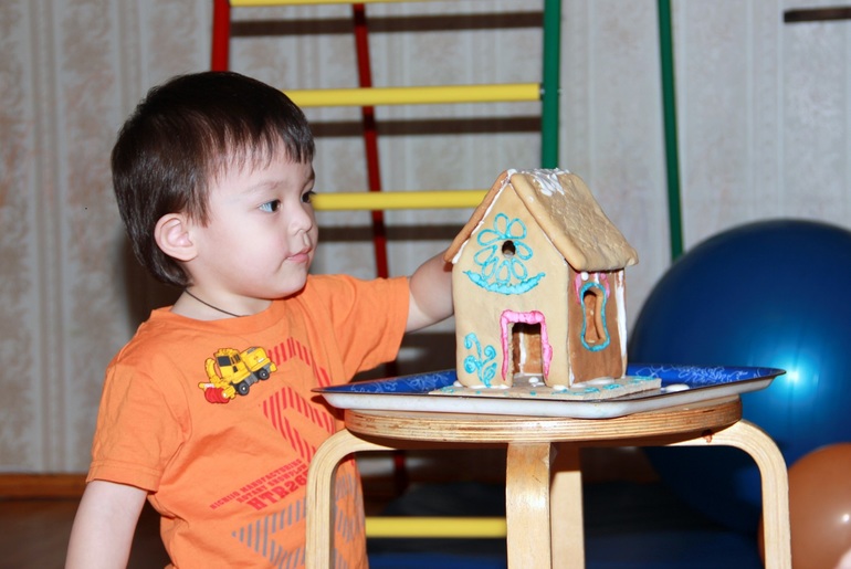 Пряничный домик, или обмен с Надюшей