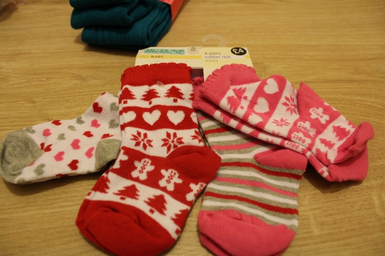 В НАЛИЧИИ белье, колготки, носки, пижамы, халаты для девочек до 5 лет Англия, США. Почта (я в регион