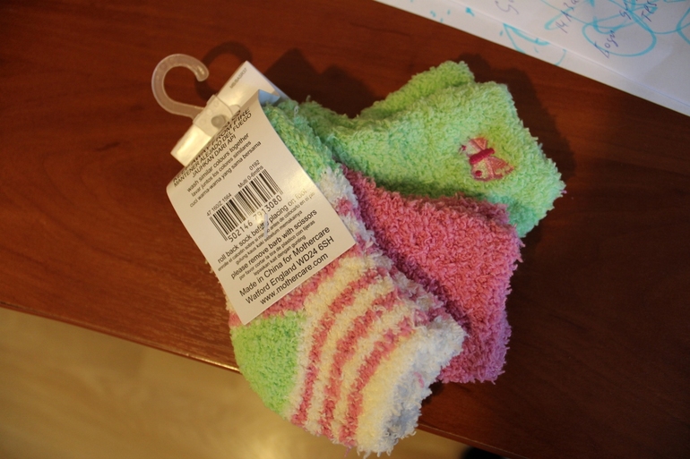 В НАЛИЧИИ белье, колготки, носки, пижамы, халаты для девочек до 5 лет Англия, США. Почта (я в регион