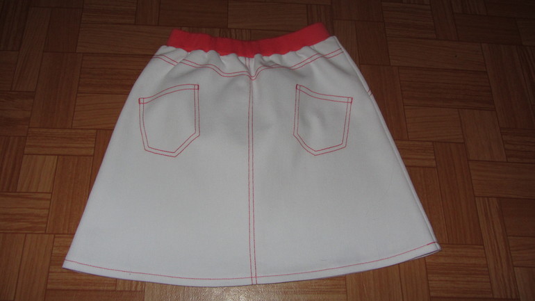 Юбок много не бывает))))