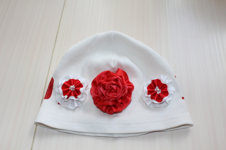 Еще одна шапочка для дочки.