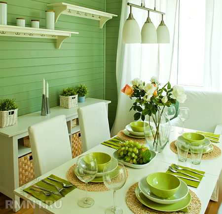 белые стены)