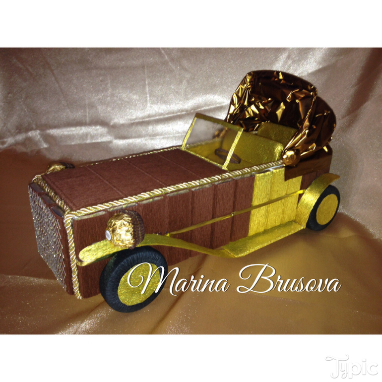 Автомобиль! Сама бы ездила)))