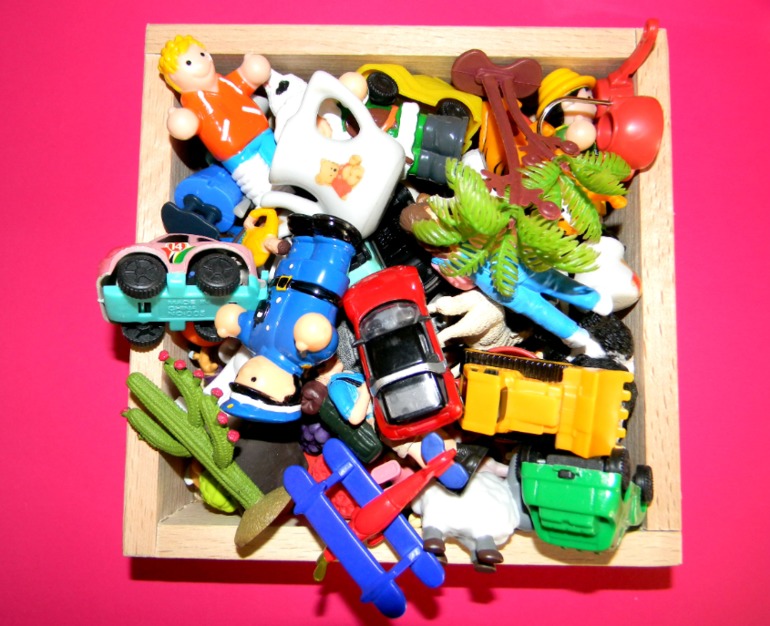 Сортировка мелких игрушек