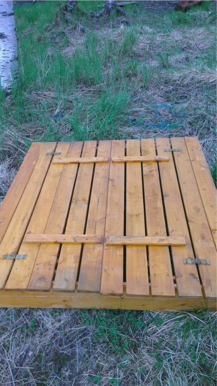 Покрасили вчера.