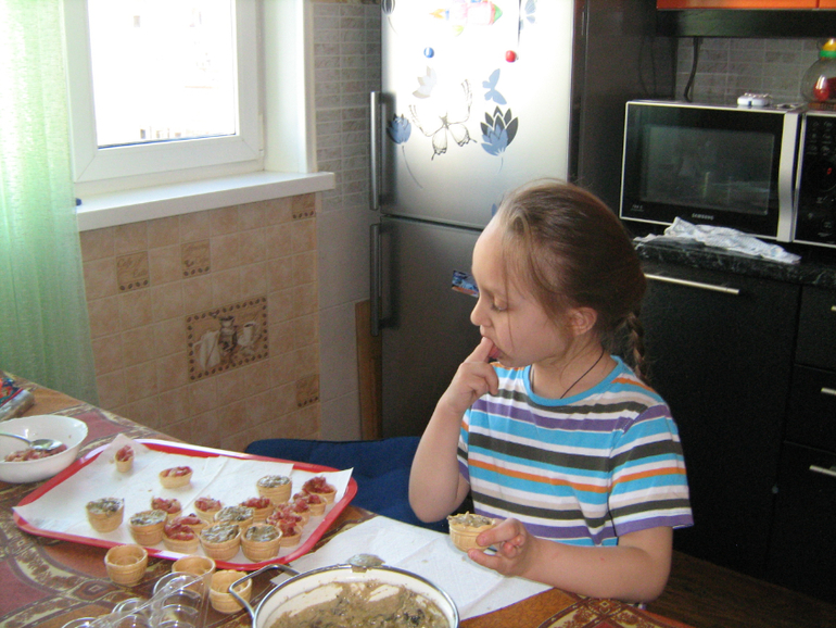 Вика-помощница