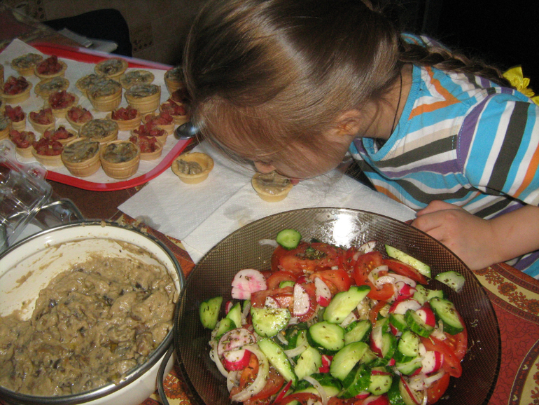 Вика-помощница