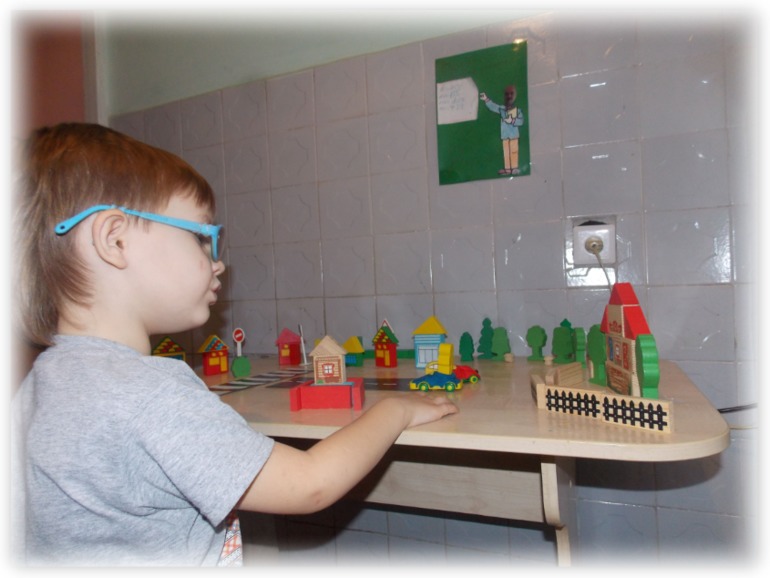 Лепим машинки и играем