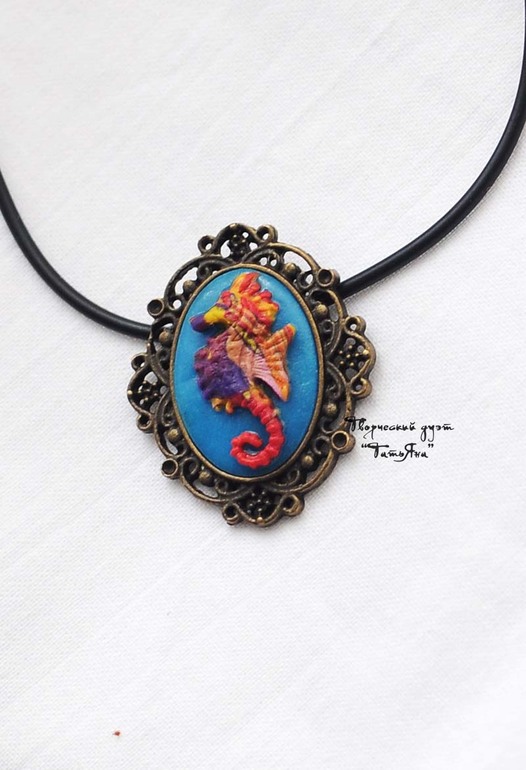 Новые работы. Рябиновый комплект. Кулон-бублик и еще 6 работ.