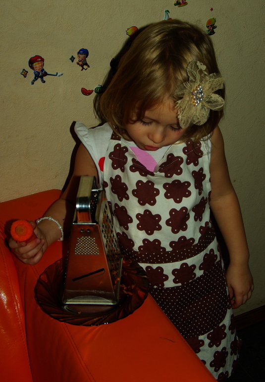 Помощница)
