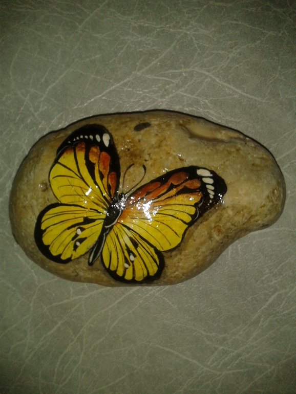 Камень с бабочкой.