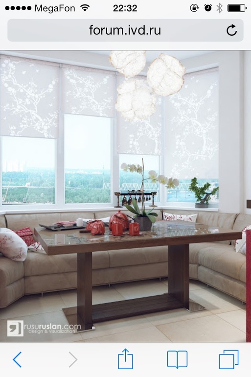 Диван у эркера