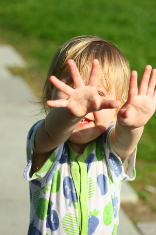 Погуляли в парке, дети вымокли до нитки)