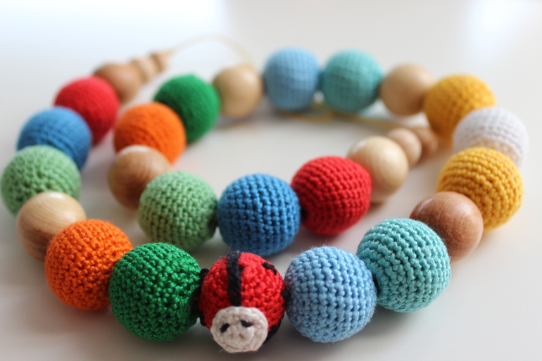 И снова радужные бусы!