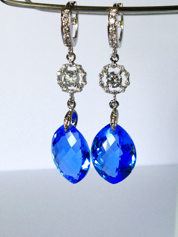 Голубой топаз с фианитами в серебре