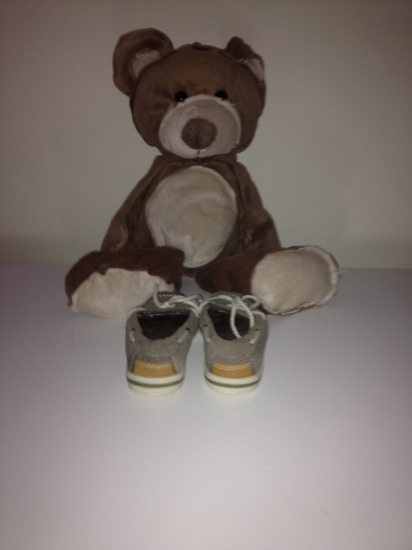 новое автокресло продам, кое-какая одежда, обувь на мальчика 1,5-2 года