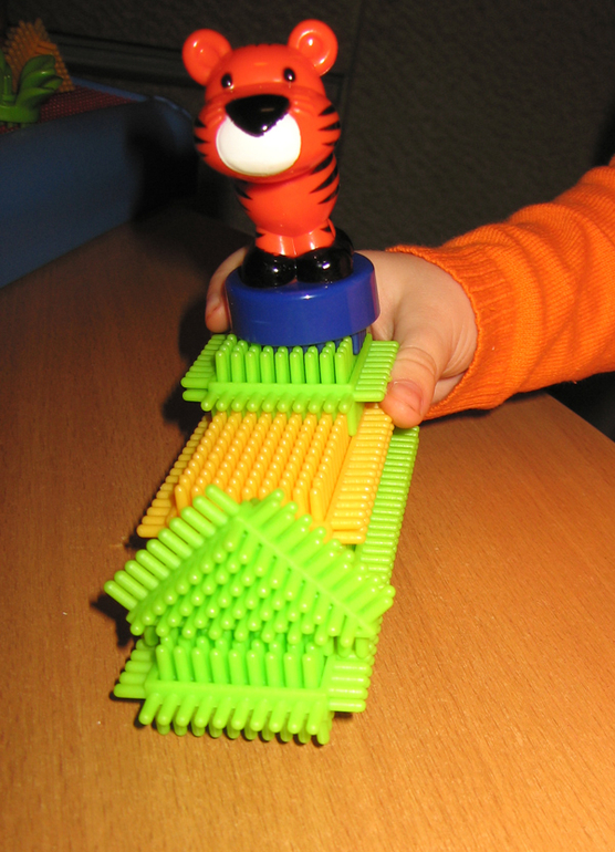 Отчет по игольчатому конструктору BATTAT Bristle Blocks (много фото)