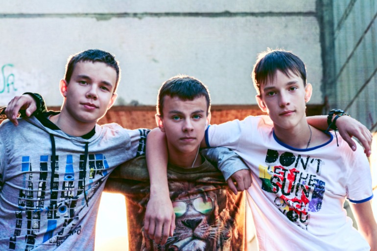 Старший сын с сотоварищами))