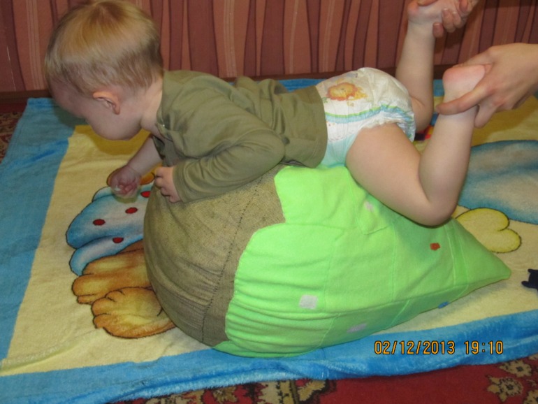 А вы нарядили ёлку?? Наша первая ёлочка..