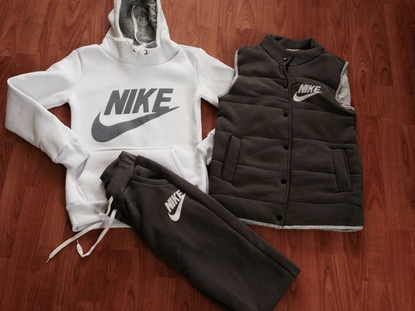 Много костюмов. выкуп в 17 часов