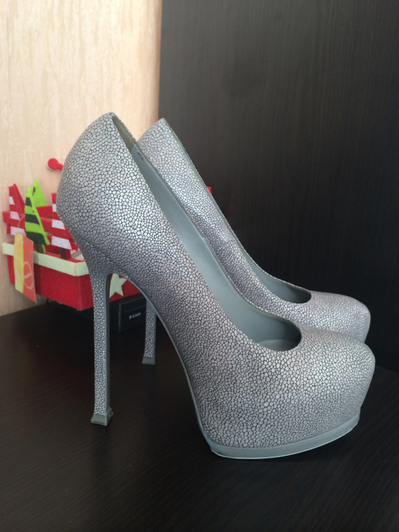 SAINT LAURENT "TRIBUTE TWO", Christian Louboutin, Chanel, оригинал