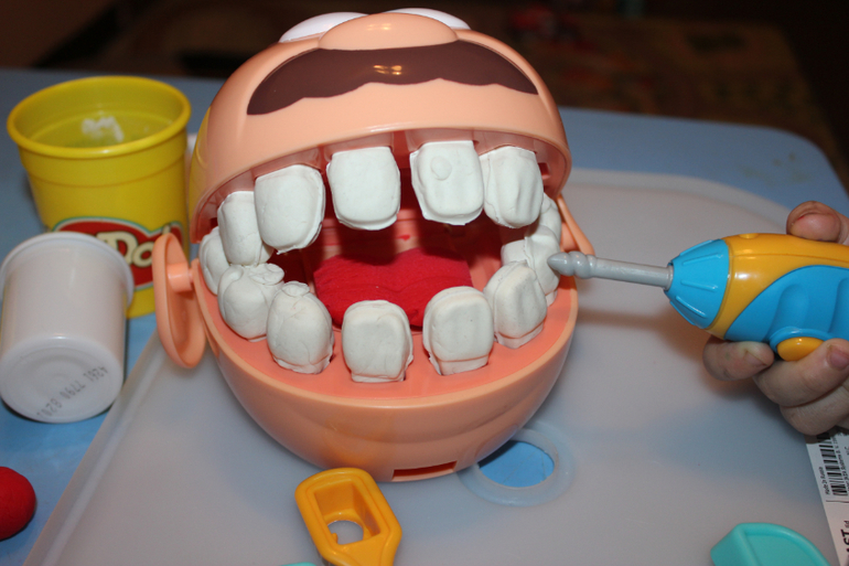 Модель полости рта. Игрушка для чистки зубов для детей. Макет зубов для детей. Муляж зубов. Поделка стоматолог для ребёнка.