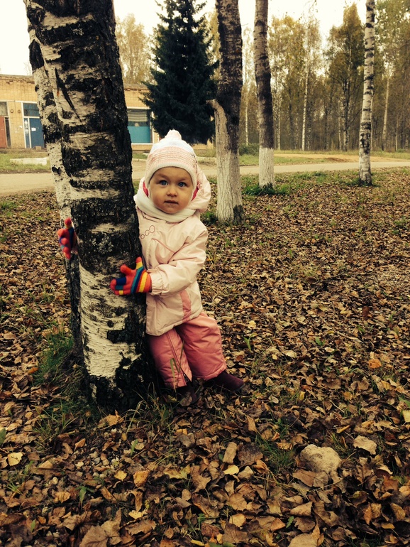 Доченька растет.))) на прогулке сегодня