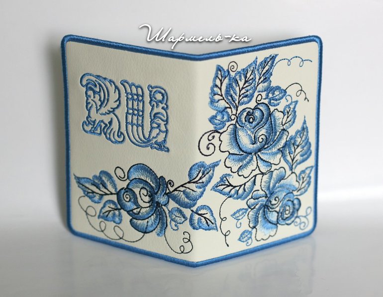 Вышитая обложка для загранпаспорта 