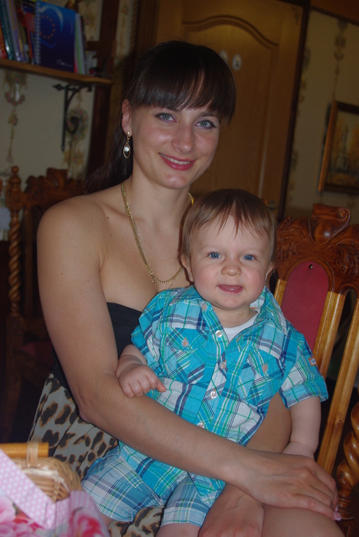 И вот нам уже ГОДИК!!!!!!!)))))