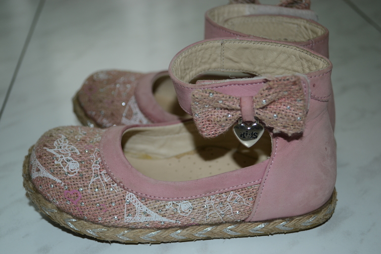 Обувь для девочки б/у размеры 25-26. Регион. Почта.