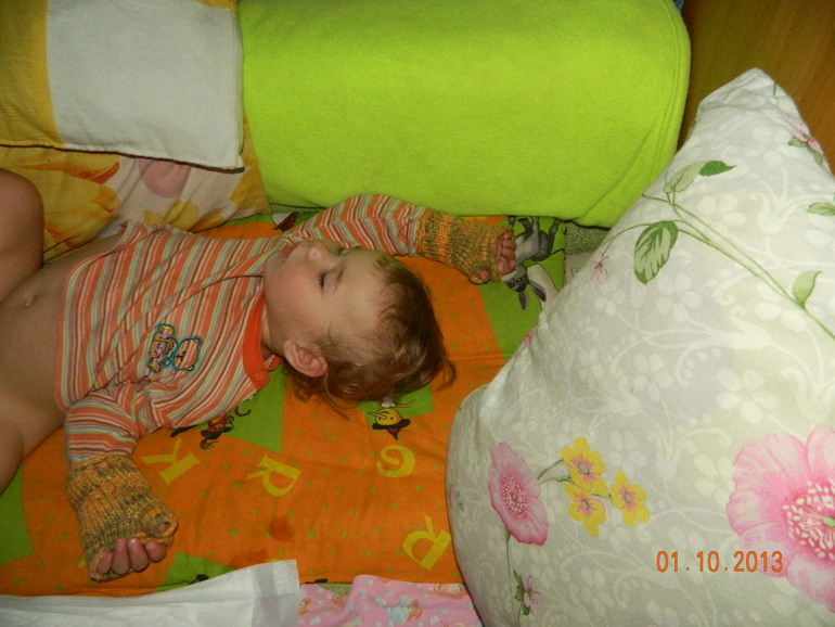 Отучение от сосания пальца. София, 1 год и 3 месяца.